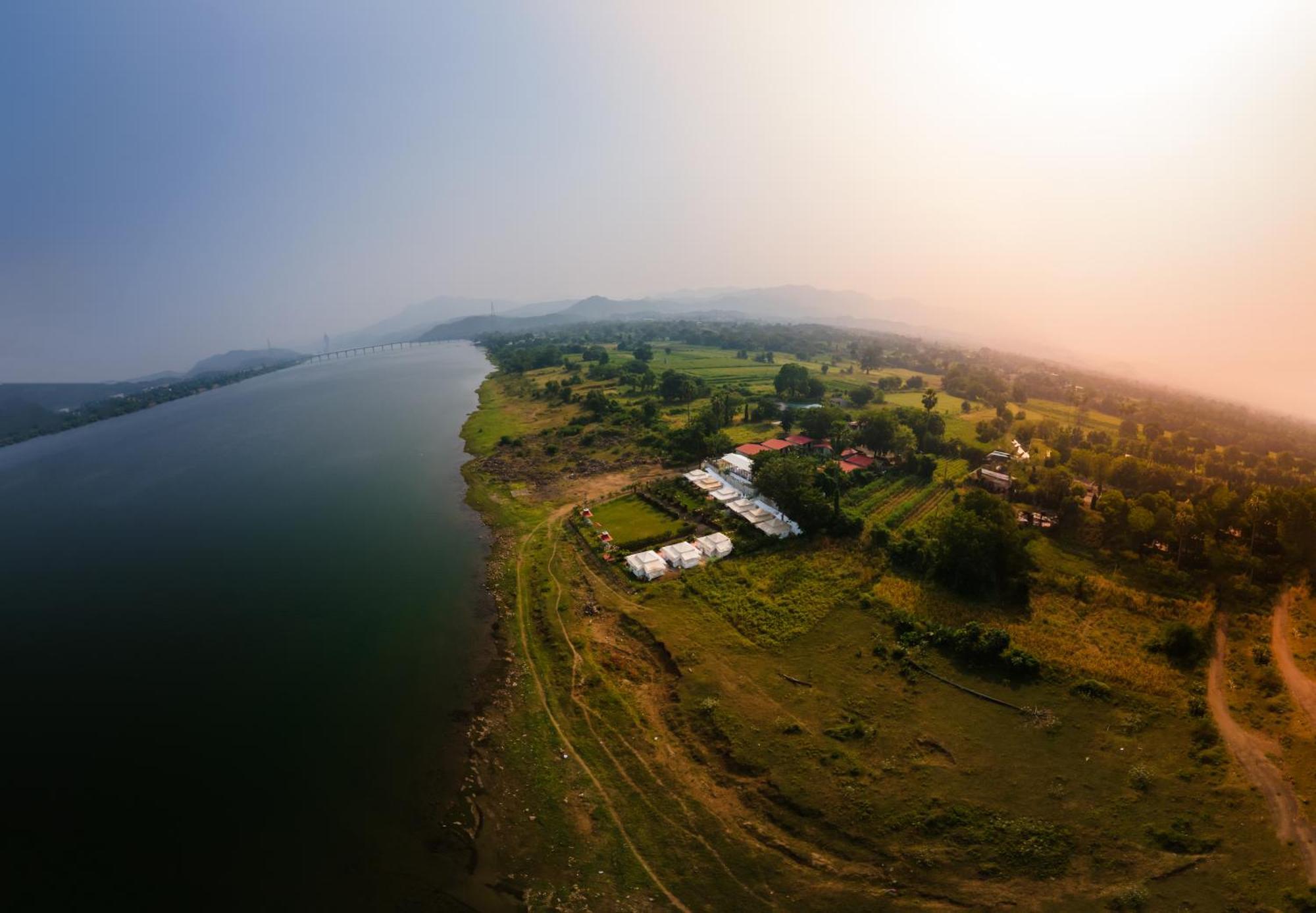 Riverview Tent Resort Kevadia Exteriör bild
